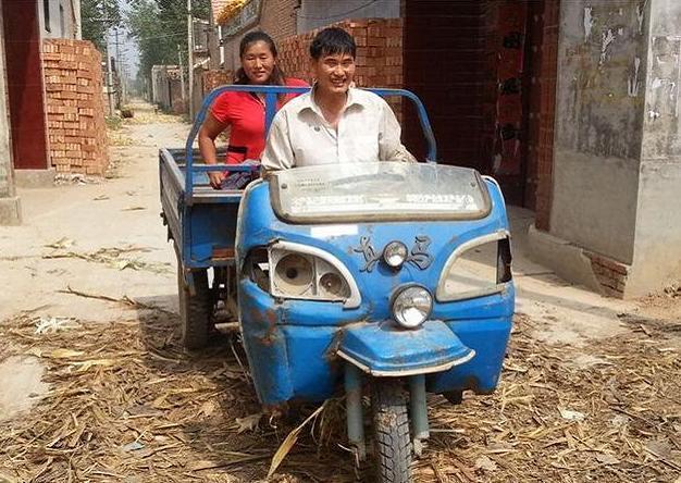 朱之文|大衣哥儿子婚姻不被看好，儿媳漂亮大方气场强，小伟难以驾驭