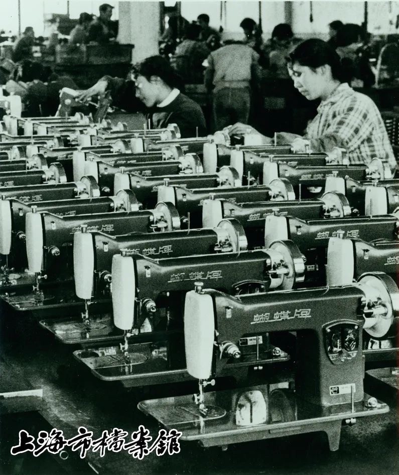 凤凰自行车|英雄金笔、凤凰自行车、回力鞋……上海“老字号”的魅力都在这个档案展里啦