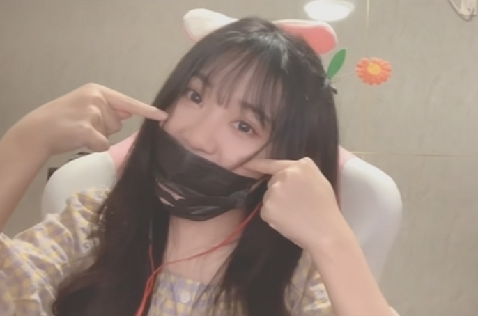 一条小团团要火了?王思聪久违更博称赞小团团,本尊回应笑出声!