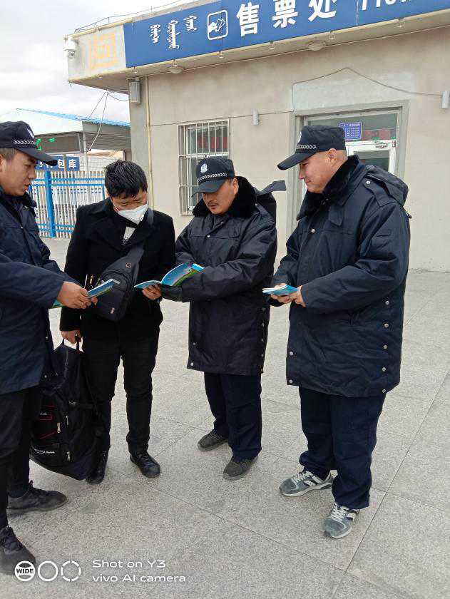 錫林浩特鐵路護路聯防辦組織賽汗塔拉護路分隊隊員在10月1日,10月3日