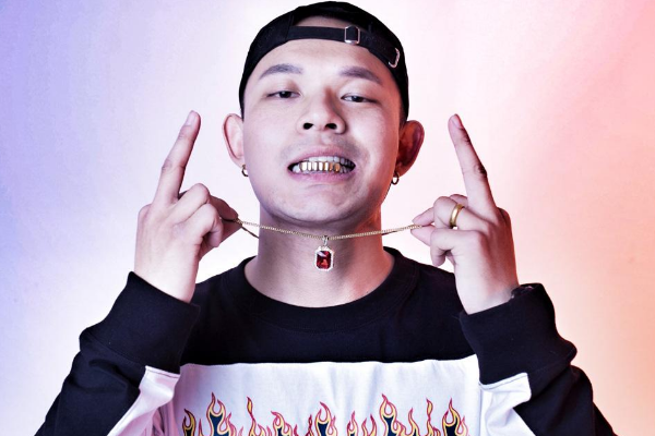 中国新说唱小白成功复活下轮将遇老熟人黄旭刚复活再遭淘汰