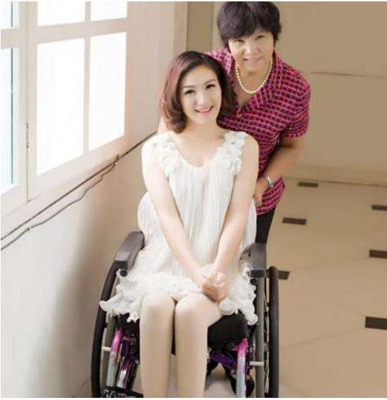 梁艺|主持人梁艺：22岁全身瘫痪，坐轮椅征婚失败，41岁仍然单身