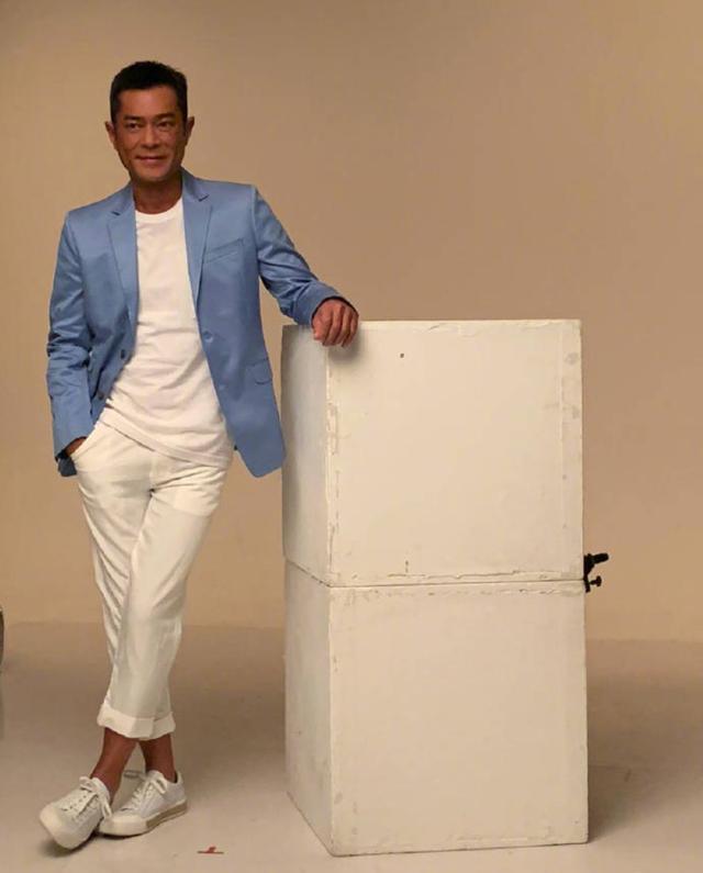 49岁古天乐又黑了近照黑到看不清五官晒黑原因太真实