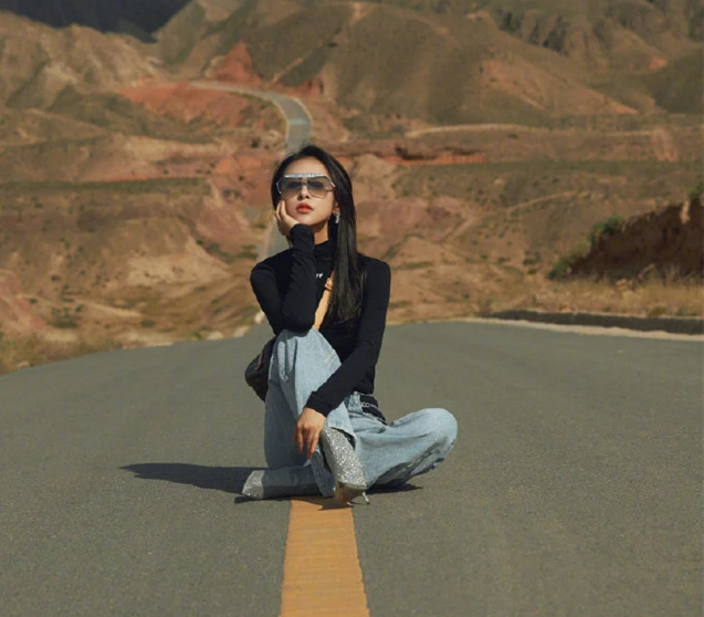 贾青|公路拍照被警告，从华策一姐到压戏不播，贾青做的糊涂事可不止这一件