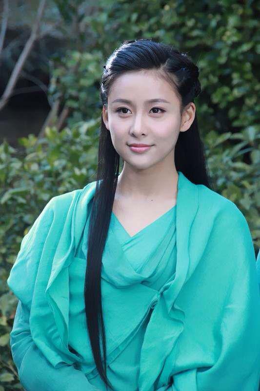 贾青|公路拍照被警告，从华策一姐到压戏不播，贾青做的糊涂事可不止这一件