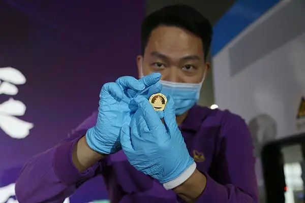 熊猫|刷屏！央视报道，2021熊猫纪念币亮相！