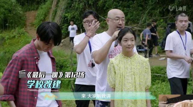 徐崢女兒罕見露面,11歲徐小寶顏值遭吐槽,難道是