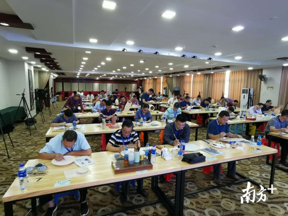 工艺美术|60位工艺人同场竞技秀匠心！梅州市开展工艺美术大师申报人现场技艺考核