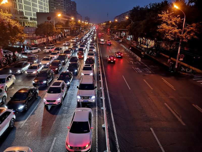 中青报·中青网|北京节后晚高峰 来去车流一“冷”一“热”