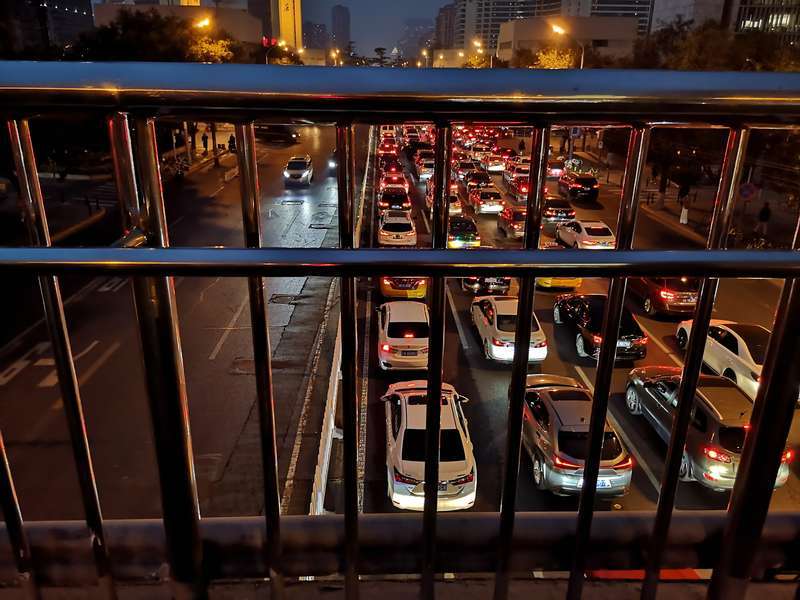 中青报·中青网|北京节后晚高峰 来去车流一“冷”一“热”