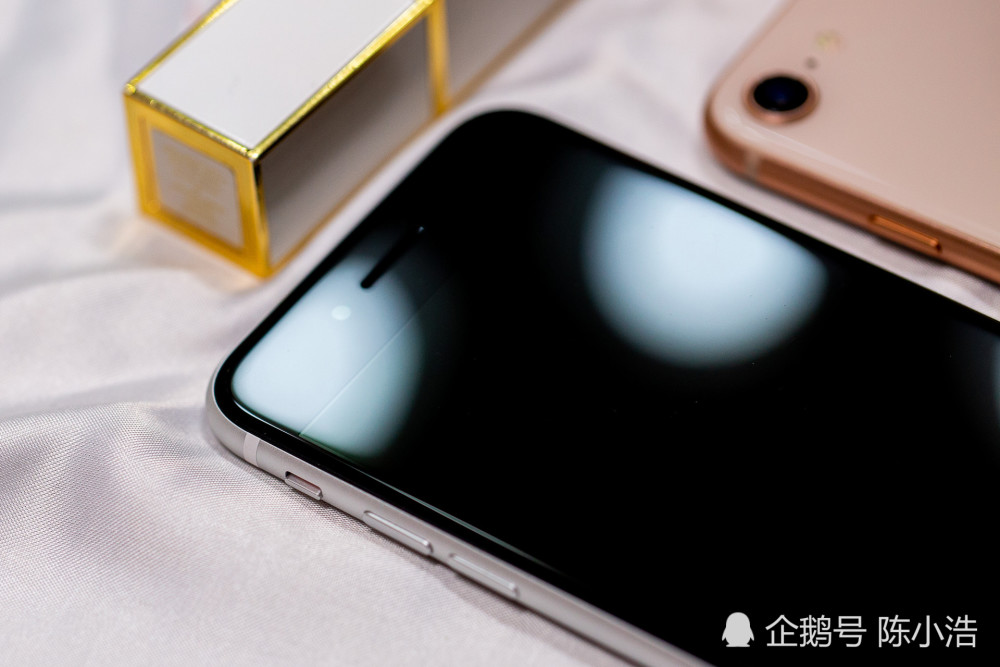 1,拍照方面,iphone   se2采用的是1200万单摄广角镜头,虽然只有单摄