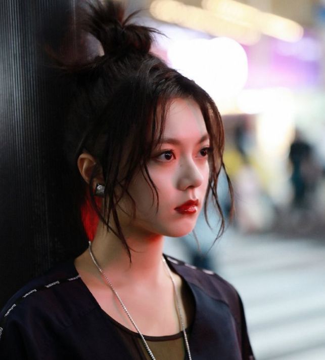 赵今麦|赵今麦“海藻头发”火了！一根皮筋绑不住，这发量不用买保险？