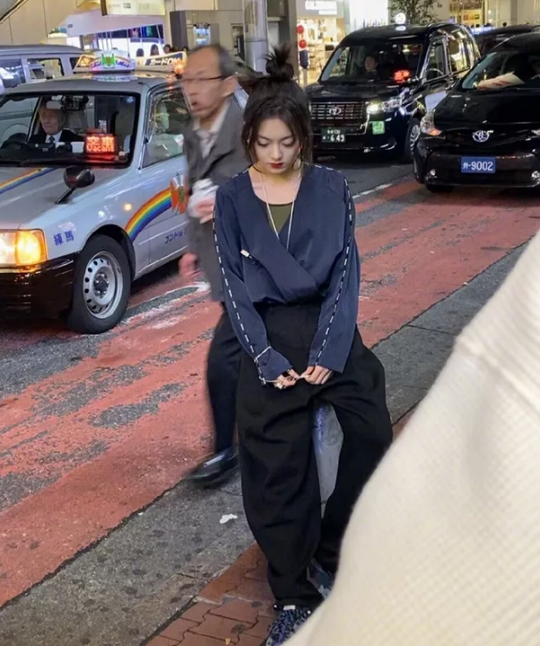 赵今麦|赵今麦“海藻头发”火了！一根皮筋绑不住，这发量不用买保险？