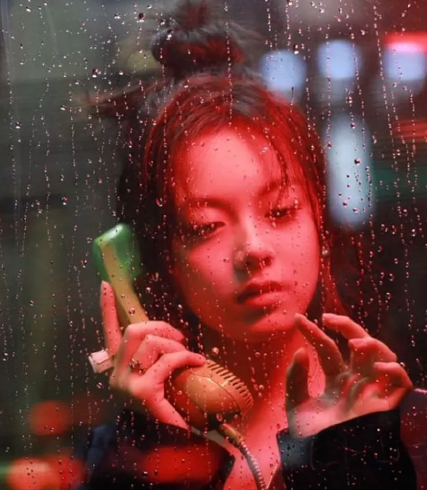 赵今麦|赵今麦“海藻头发”火了！一根皮筋绑不住，这发量不用买保险？