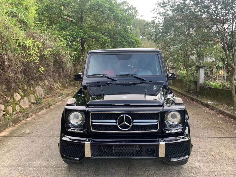 15年奔驰g500售价528万保留了其朴实无华一贯硬朗的设计风格