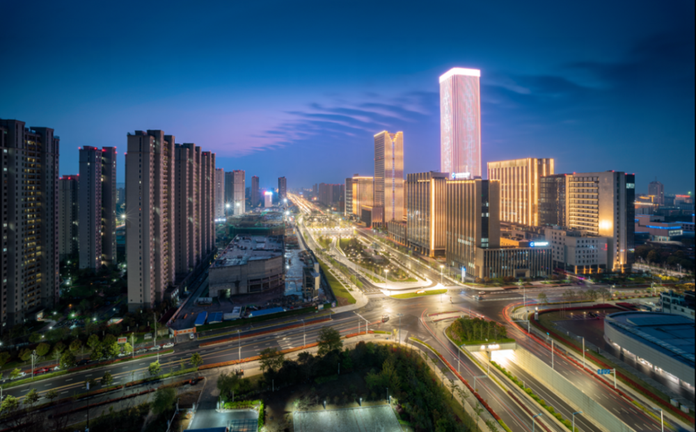 泰州地处长三角中轴,江苏地理中心,贯通南北,连接东西,动车"进京达沪"