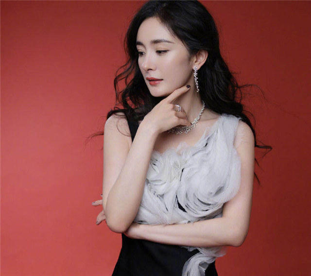 杨幂|传杨幂已怀孕B超单曝光，本尊穿8cm高跟鞋出席活动回应