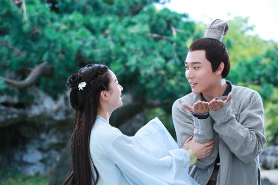 蔡少芬|洪欣49岁生日不理张丹峰，同得大刘青睐，同嫁凤凰男，她终不如蔡少芬幸运