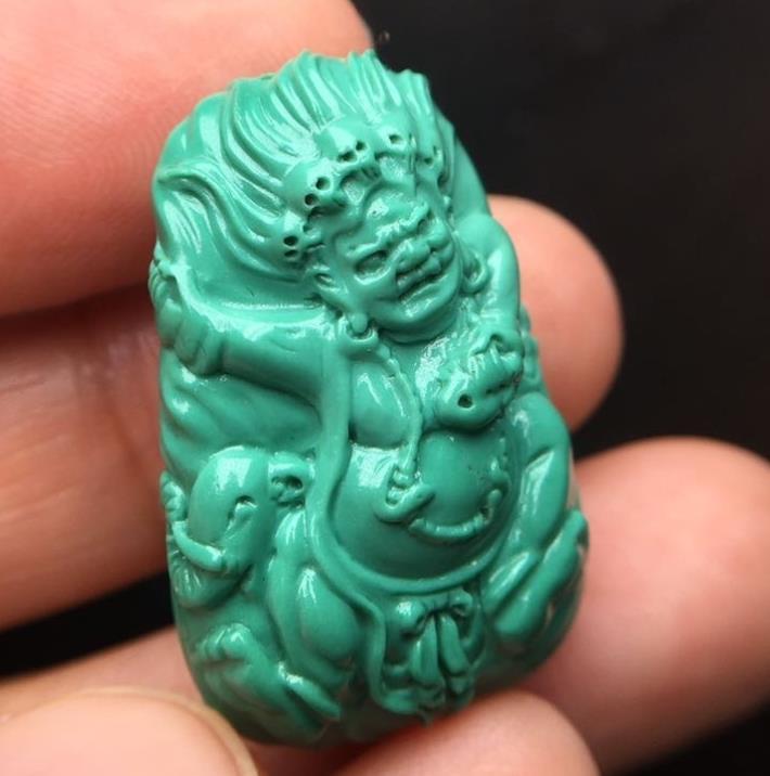 绿松石|绿松石质地细腻通灵，色泽鲜丽沉稳，品质好的绿松都有哪一些呢