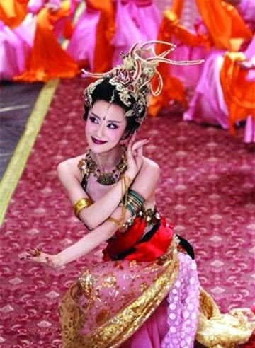 整容|她整容多次，曾被著名女星的狗咬毁容，如今搭档赵丽颖演技爆表！