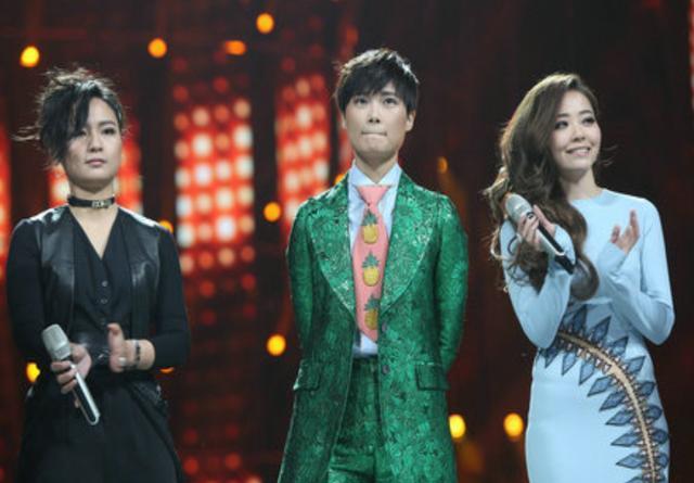 李宇春|爷青回！李宇春晒与周笔畅合照，15年后超女冠亚军同框似姐妹