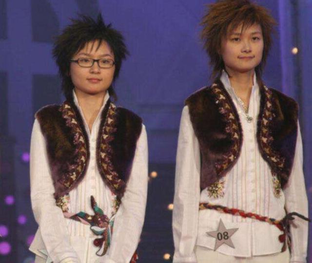 李宇春|爷青回！李宇春晒与周笔畅合照，15年后超女冠亚军同框似姐妹