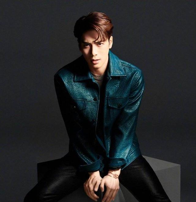 王嘉尔|王嘉尔家世大揭秘，如此多才还是名门子弟，妥妥的小说男主角