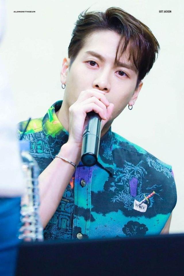 王嘉尔|王嘉尔家世大揭秘，如此多才还是名门子弟，妥妥的小说男主角