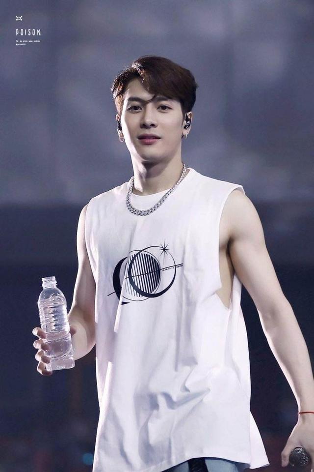 王嘉尔|王嘉尔家世大揭秘，如此多才还是名门子弟，妥妥的小说男主角