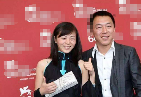 黄渤|袁泉自驾带女儿与友聚会，黄渤女儿罕见露面，被赞可爱朴素