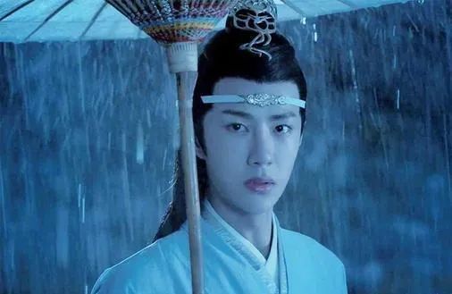 陈情令大改还被尬演,蓝湛歪脖驼背斜着打伞,念的竟是舅舅的词?
