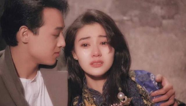 李嘉欣|50岁李嘉欣晒怼脸自拍照，皮肤光嫩如少女，豪门阔太范十足