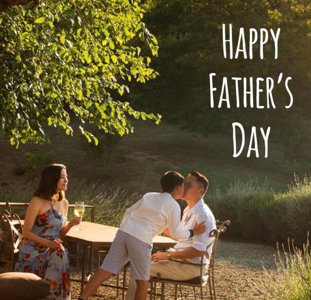 李嘉欣|50岁李嘉欣晒怼脸自拍照，皮肤光嫩如少女，豪门阔太范十足