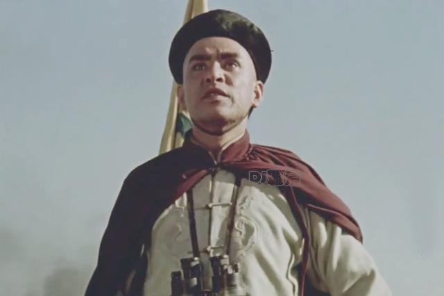 老艺术家因德高望重,第一次为产品代言便惹争议,从