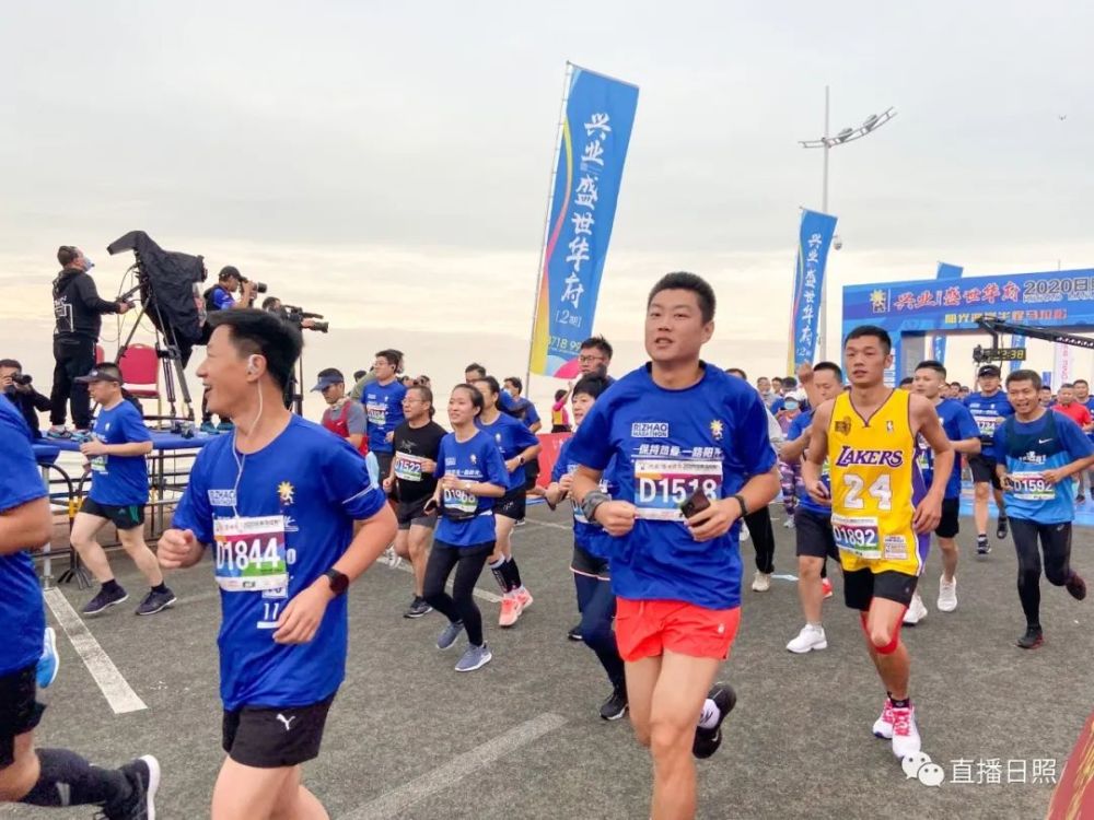 马拉松|全城沸腾！日照马拉松激情开跑！赛道太美，这些画面燃爆了！