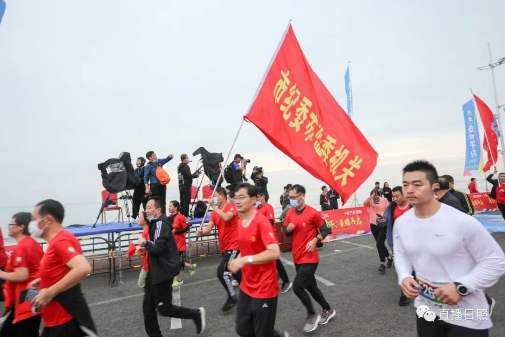 马拉松|全城沸腾！日照马拉松激情开跑！赛道太美，这些画面燃爆了！