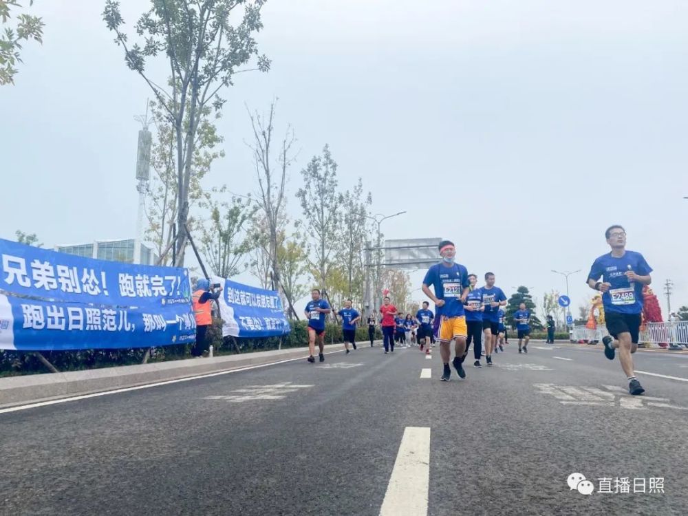马拉松|全城沸腾！日照马拉松激情开跑！赛道太美，这些画面燃爆了！