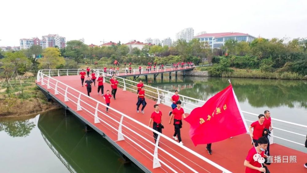 马拉松|全城沸腾！日照马拉松激情开跑！赛道太美，这些画面燃爆了！