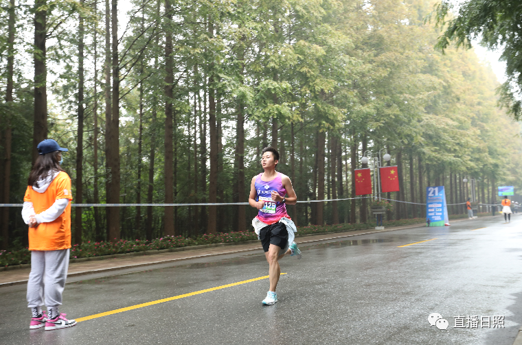马拉松|全城沸腾！日照马拉松激情开跑！赛道太美，这些画面燃爆了！