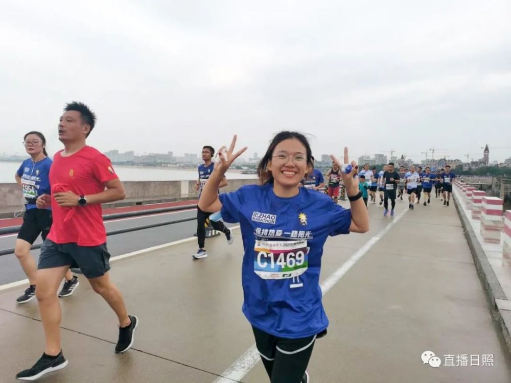 马拉松|全城沸腾！日照马拉松激情开跑！赛道太美，这些画面燃爆了！