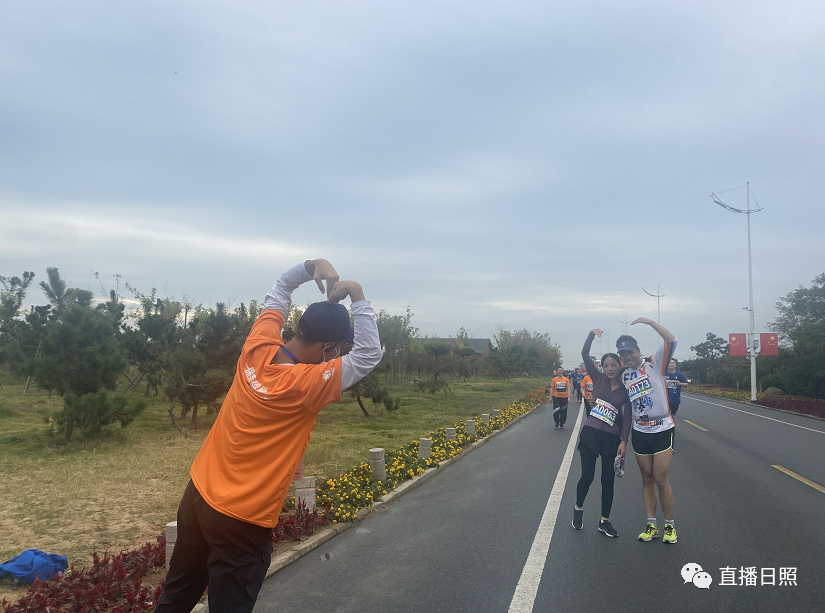 马拉松|全城沸腾！日照马拉松激情开跑！赛道太美，这些画面燃爆了！