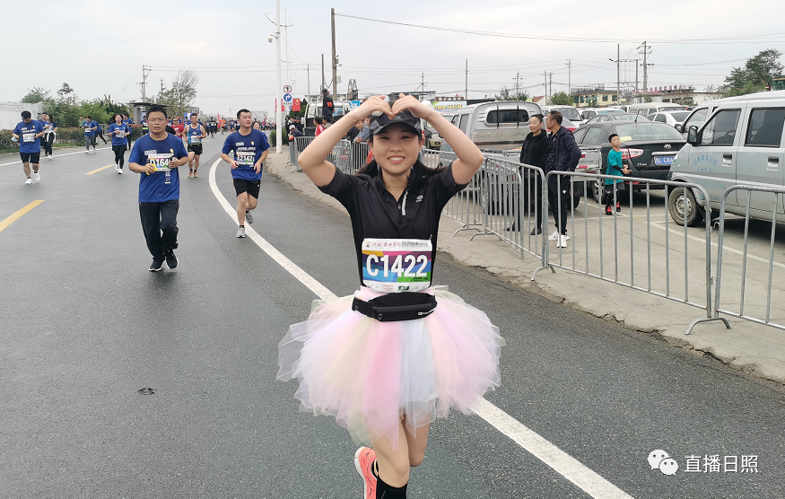 马拉松|全城沸腾！日照马拉松激情开跑！赛道太美，这些画面燃爆了！