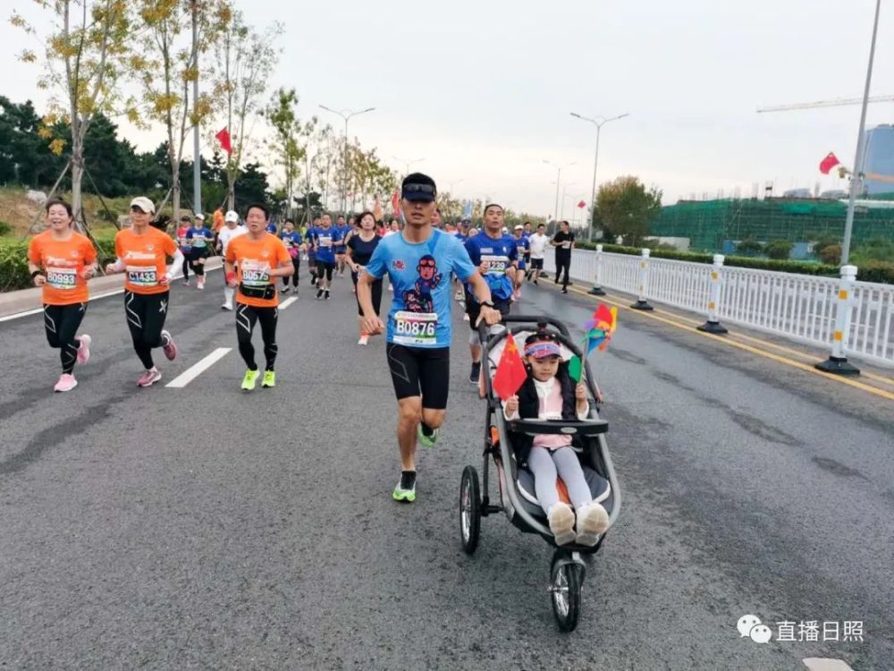 马拉松|全城沸腾！日照马拉松激情开跑！赛道太美，这些画面燃爆了！