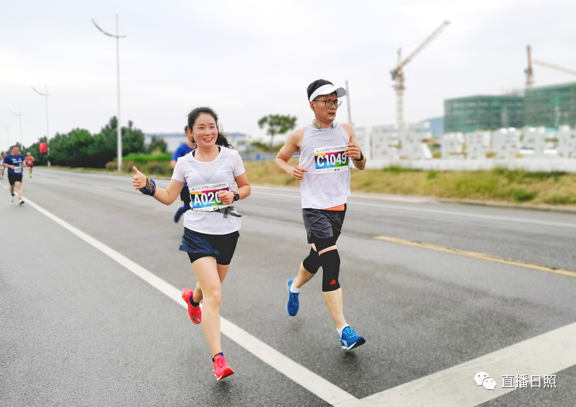 马拉松|全城沸腾！日照马拉松激情开跑！赛道太美，这些画面燃爆了！