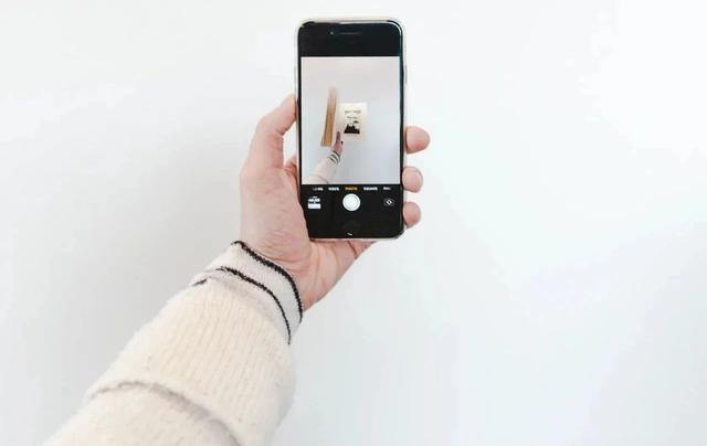 父母|8位年轻人讲述：曾经无所不能的父母，现在被互联网抛弃了