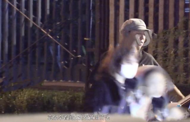 黄渤|袁泉自驾带女儿出行，与黄渤父女同聚餐，小朋友们关系好似小姐妹