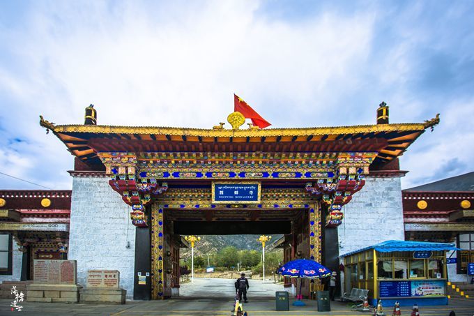 拉薩這座寺廟，可以俯覽拉薩城