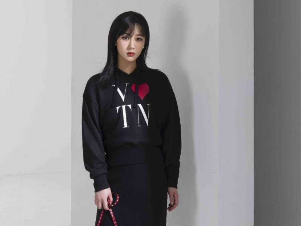 杨紫|杨紫晒毕淑敏签名书，看清封面：懂了《女心理师》选她主演的原因