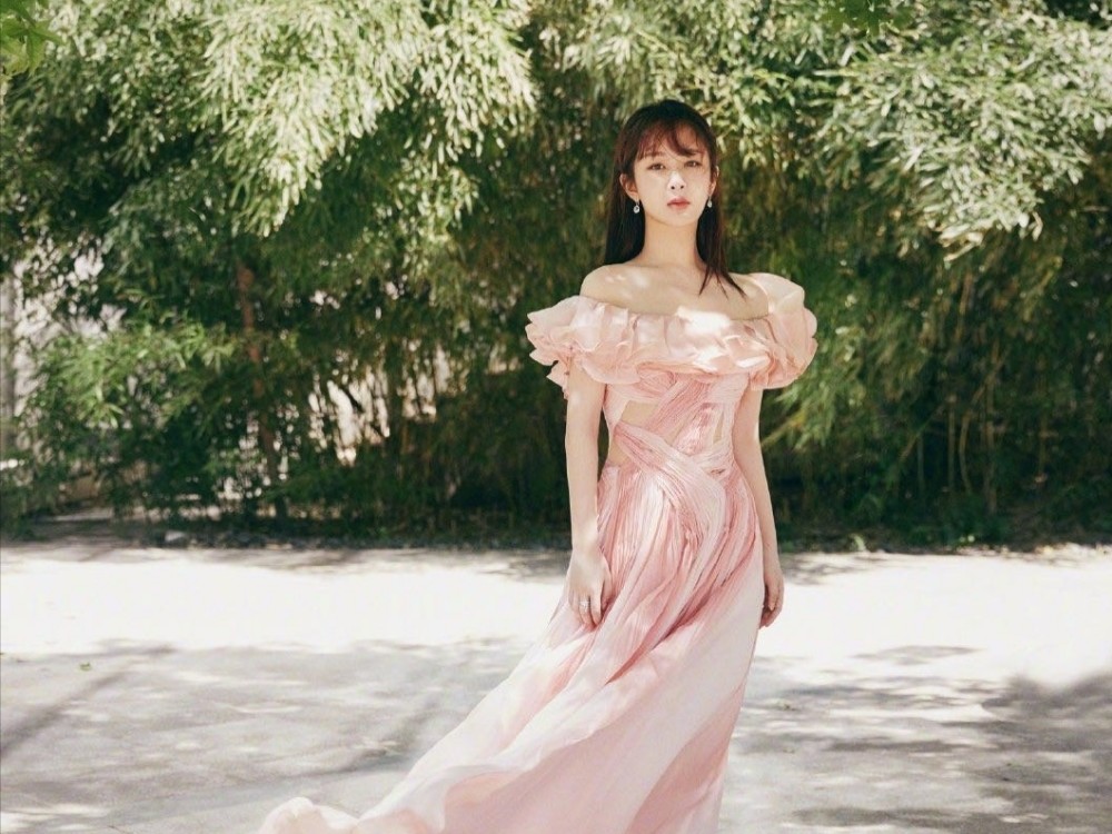 杨紫|杨紫晒毕淑敏签名书，看清封面：懂了《女心理师》选她主演的原因