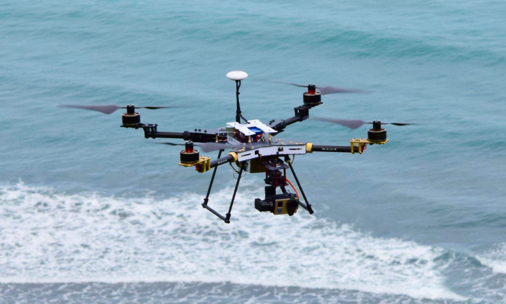 小型无人机不只是侦察,我国展出小型攻击无人机,可远程发射榴弹